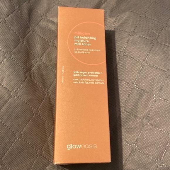 Glowoasis Milkdew pH balancing moisture milk toner - Picture 1 of 4